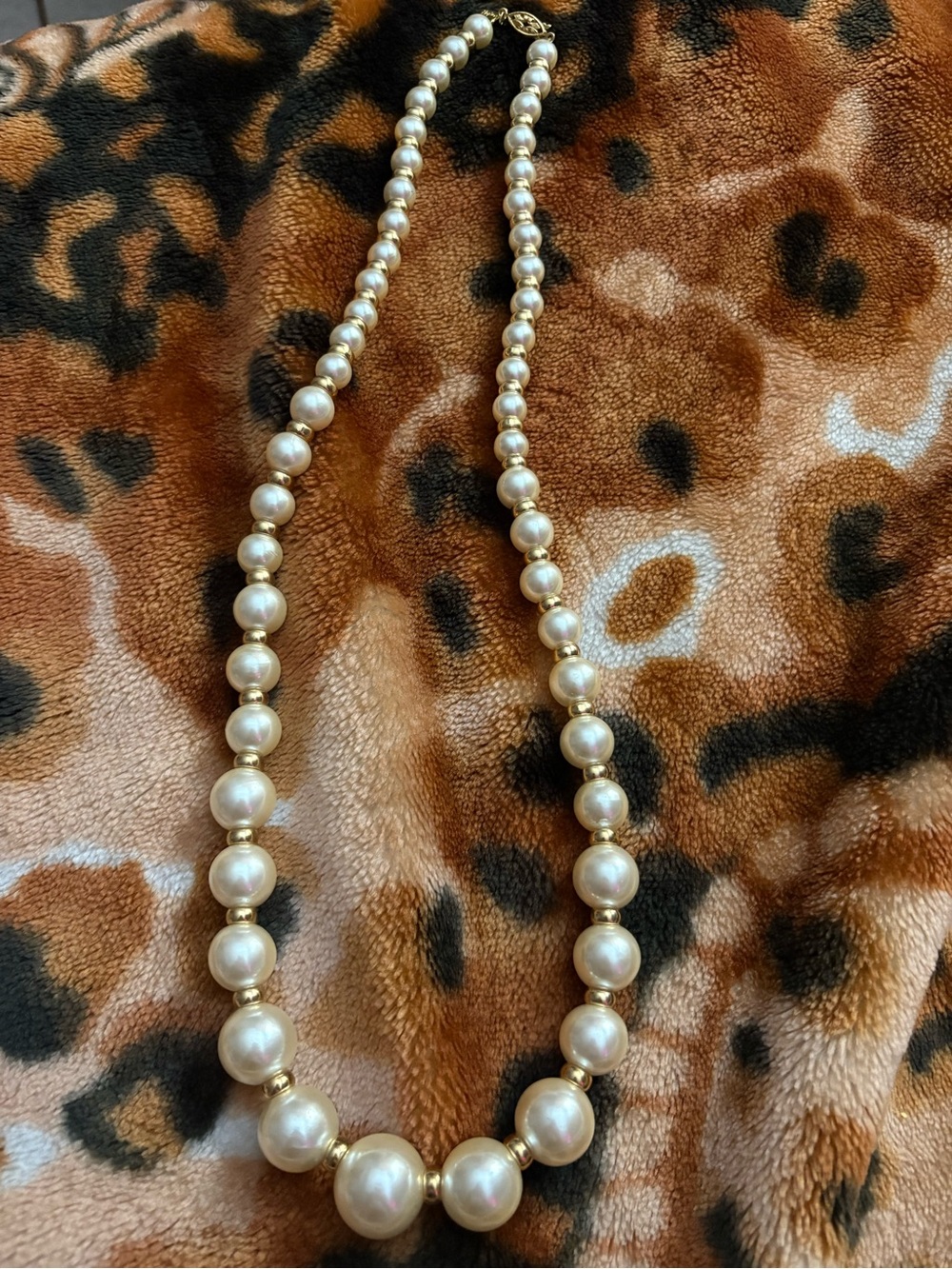 Classic Ivory Pearl Bead Necklace - Unbranded
